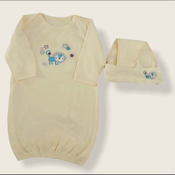 Bundle of Newborn Baby Girl Clothing - Picture 2 of 5